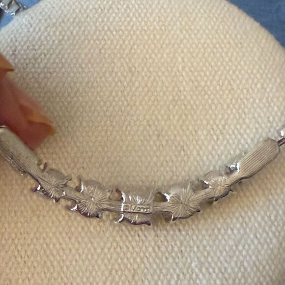 Vintage Monet Signed Silver Plated Clear Crystal Chocker Necklace. - Picture 10 of 10